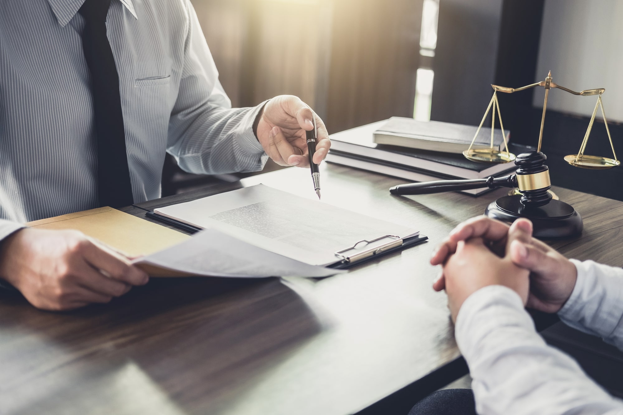 business contract lawyer Des Moines, IA